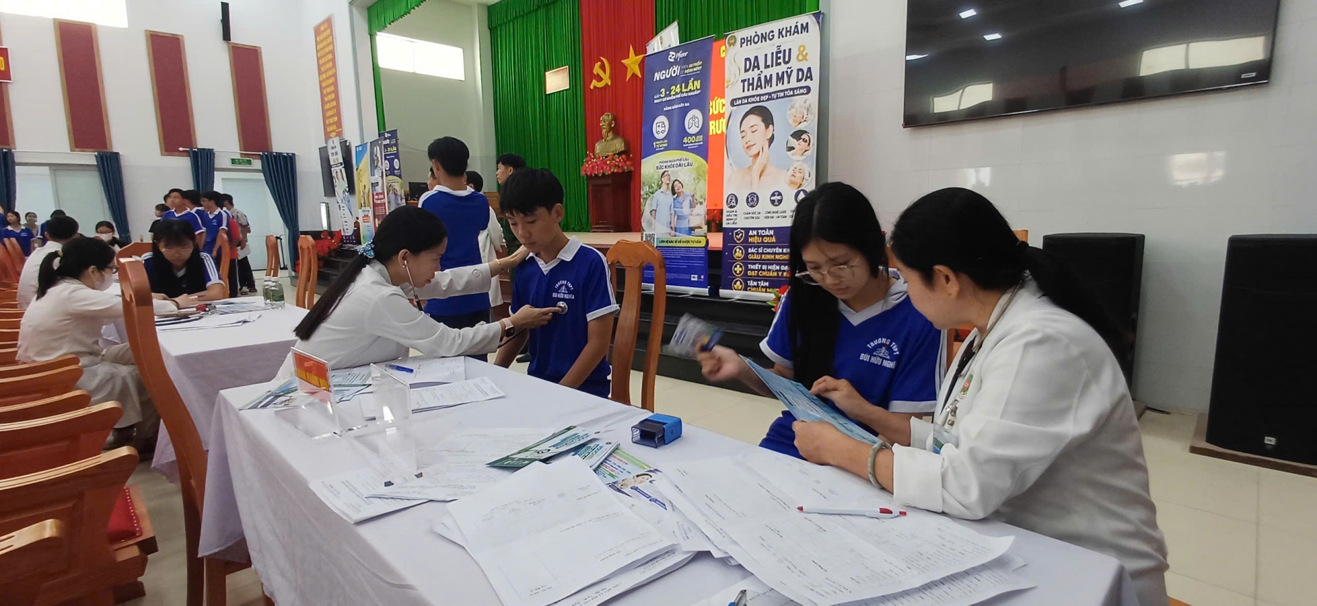 Bệnh viện Quân y 121 khám bệnh miễn phí cho hơn một nghìn học sinh Cần Thơ Bệnh viện Quân y 121 khám bệnh miễn phí cho hơn một nghìn học sinh Cần Thơ