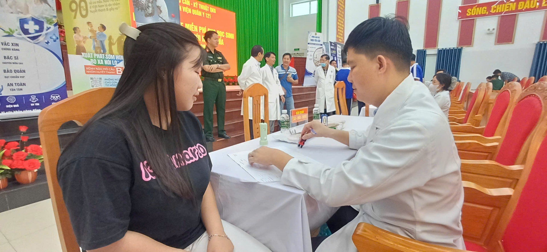Bệnh viện Quân y 121 khám bệnh miễn phí cho hơn một nghìn học sinh Cần Thơ Bệnh viện Quân y 121 khám bệnh miễn phí cho hơn một nghìn học sinh Cần Thơ