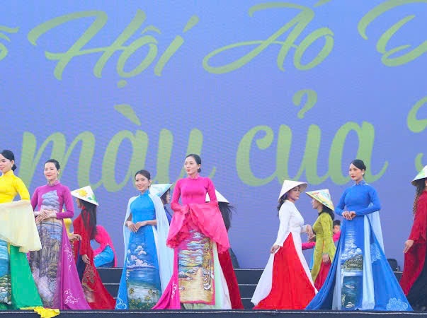 Hơn 1,2 triệu lượt khách đến Khánh Hoà trong dịp Lễ Quốc khánh 2/9 năm 2026 Hơn 1,2 triệu lượt khách đến Khánh Hoà trong dịp Lễ Quốc khánh 2/9 năm 2026
