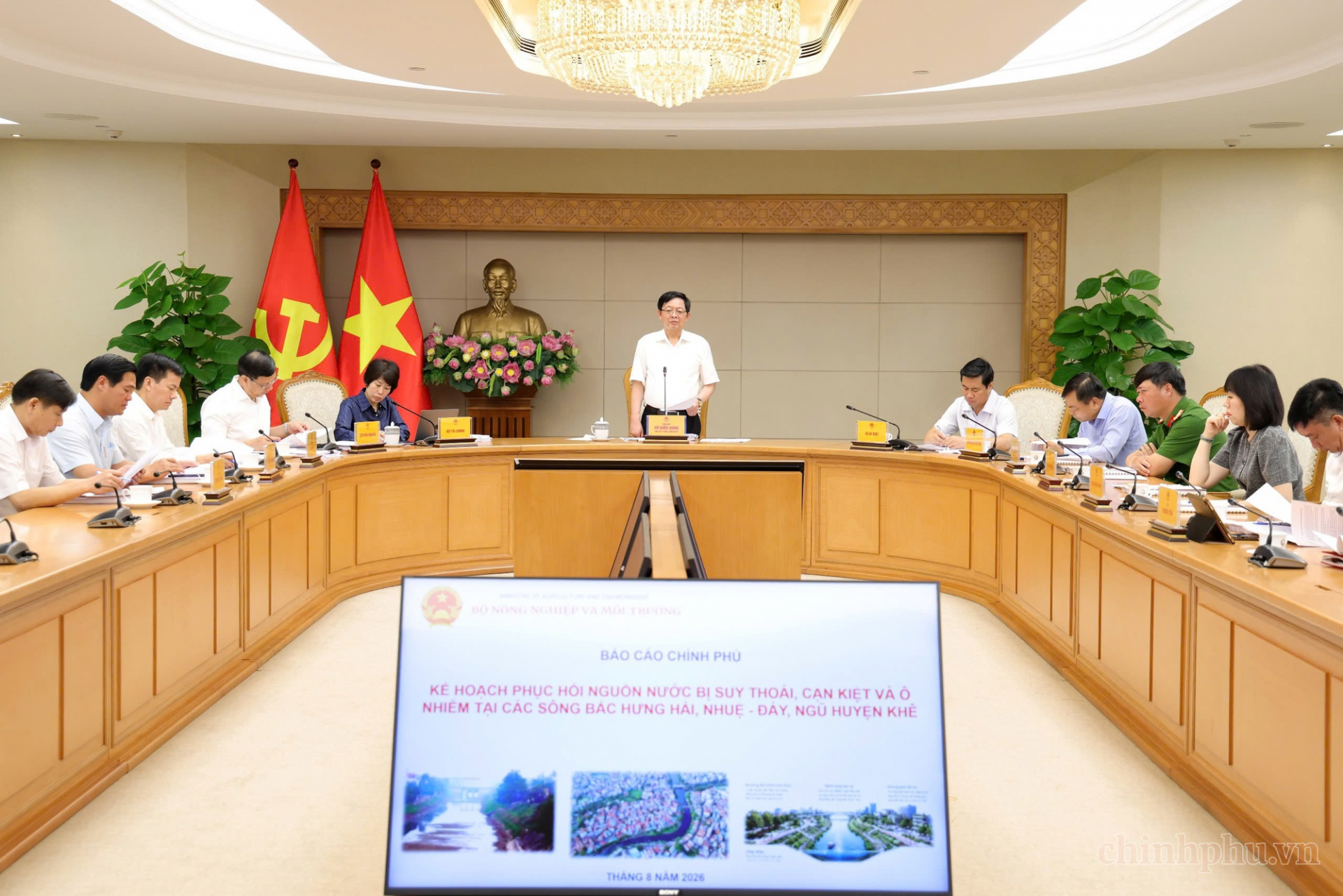 Phó Thủ tướng đặc biệt lưu ý việc quản lý, khai thác hiệu quả quỹ đất hình thành sau quá trình phục hồi các dòng sông - Ảnh: chinhphu.vn Phó Thủ tướng đặc biệt lưu ý việc quản lý, khai thác hiệu quả quỹ đất hình thành sau quá trình phục hồi các dòng sông - Ảnh: chinhphu.vn