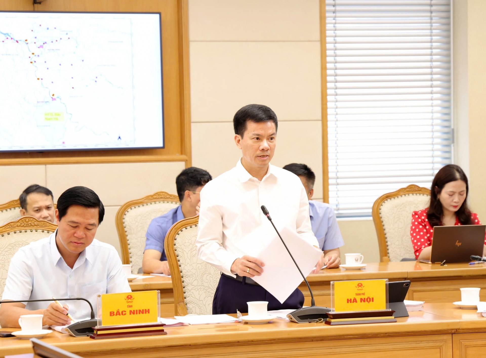 Theo Phó Chủ tịch UBND TP. Hà Nội Bùi Duy Cường, Hà Nội đang triển khai chủ trương đầu tư xử lý ô nhiễm môi trường sông Cầu Bây, một phần của hệ thống Bắc Hưng Hải - Ảnh: chinhphu.vn Theo Phó Chủ tịch UBND TP. Hà Nội Bùi Duy Cường, Hà Nội đang triển khai chủ trương đầu tư xử lý ô nhiễm môi trường sông Cầu Bây, một phần của hệ thống Bắc Hưng Hải - Ảnh: chinhphu.vn