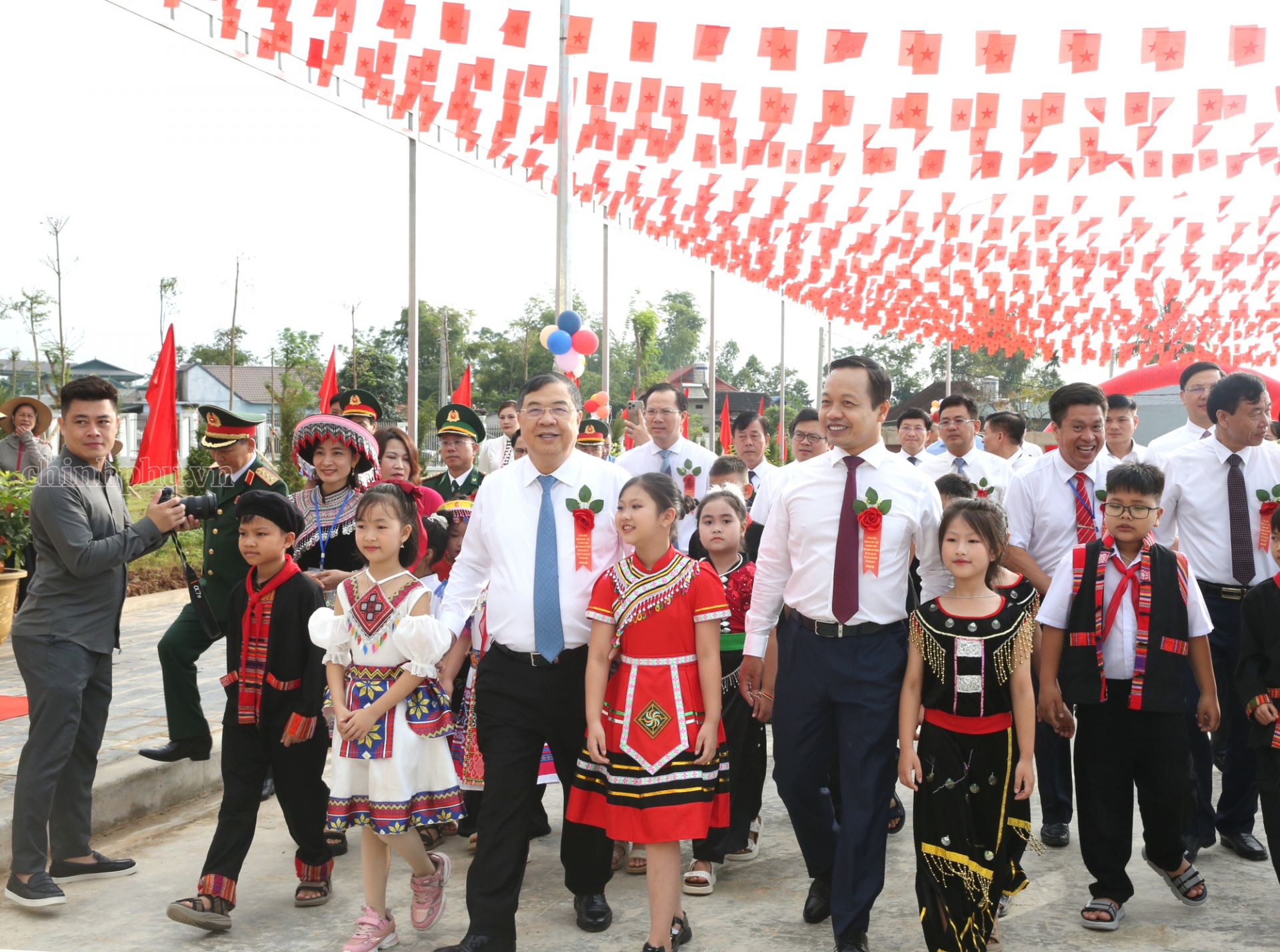 Phó Thủ tướng Thường trực Chính phủ Phạm Gia Túc tới dự Lễ khánh thành và khai giảng năm học mới 2026-2027 tại điểm cầu Trường Phổ thông nội trú Tiểu học và Trung học cơ sở Thanh Nưa (Điện Biên) - Ảnh: chinhphu.vn
