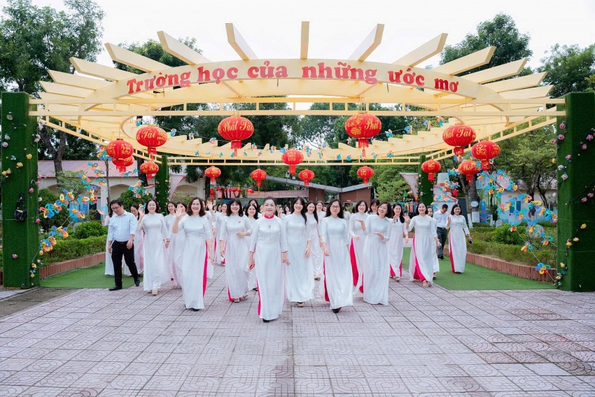 Phú Thọ khai giảng năm học mới: Gom tụ truyền thống, mở lối tương lai Phú Thọ khai giảng năm học mới: Gom tụ truyền thống, mở lối tương lai
