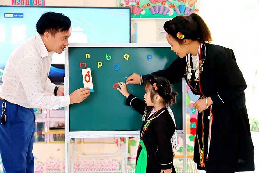 Phú Thọ khai giảng năm học mới: Gom tụ truyền thống, mở lối tương lai Phú Thọ khai giảng năm học mới: Gom tụ truyền thống, mở lối tương lai