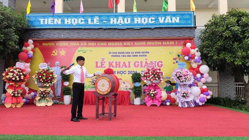 Phú Thọ khai giảng năm học mới: Gom tụ truyền thống, mở lối tương lai Phú Thọ khai giảng năm học mới: Gom tụ truyền thống, mở lối tương lai