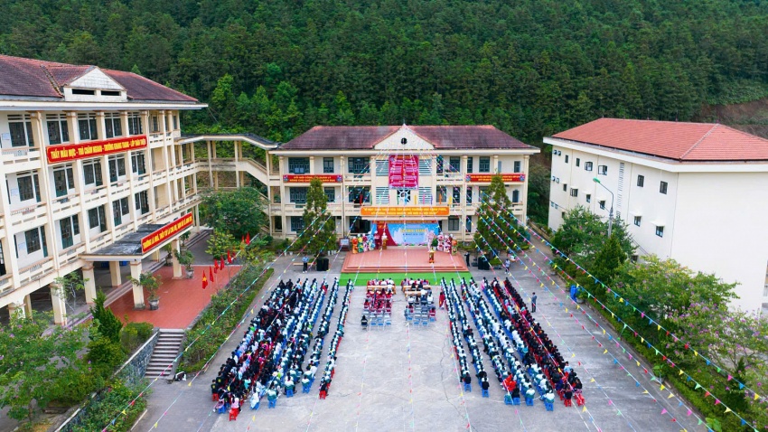 Năm học mới, Trường Phổ thông dân tộc nội trú THC&THPT Sa Pa phấn đấu giữ vững chất lượng giáo dục Năm học mới, Trường Phổ thông dân tộc nội trú THC&THPT Sa Pa phấn đấu giữ vững chất lượng giáo dục