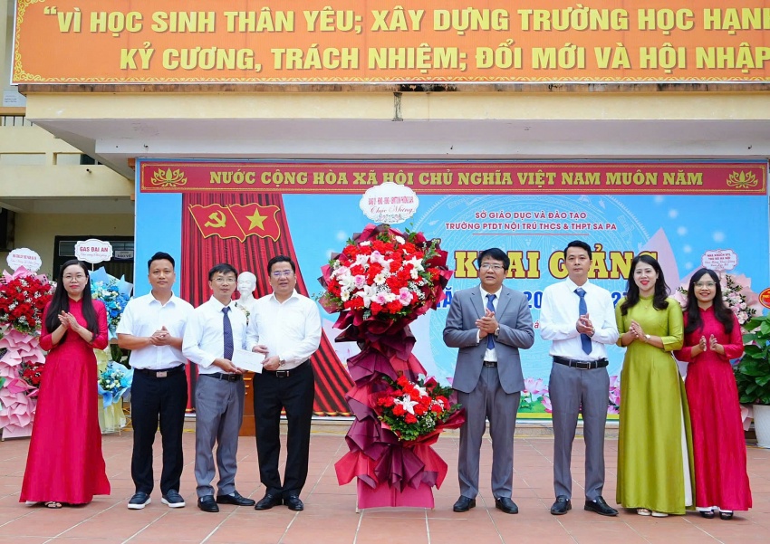 Năm học mới, Trường Phổ thông dân tộc nội trú THC&THPT Sa Pa phấn đấu giữ vững chất lượng giáo dục Năm học mới, Trường Phổ thông dân tộc nội trú THC&THPT Sa Pa phấn đấu giữ vững chất lượng giáo dục