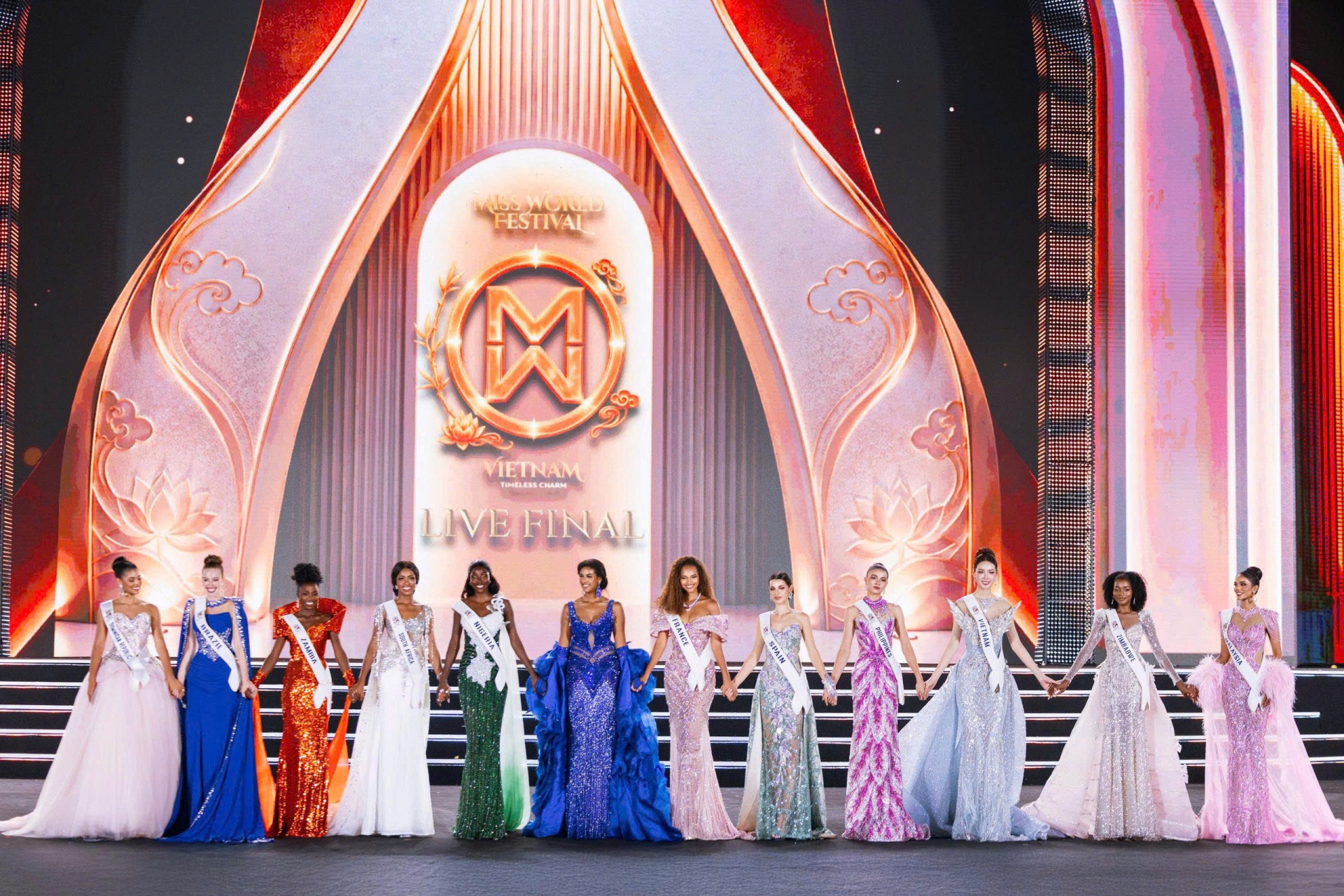Danh hiệu Miss World lần thứ 73 thuộc về Dominican Republic
