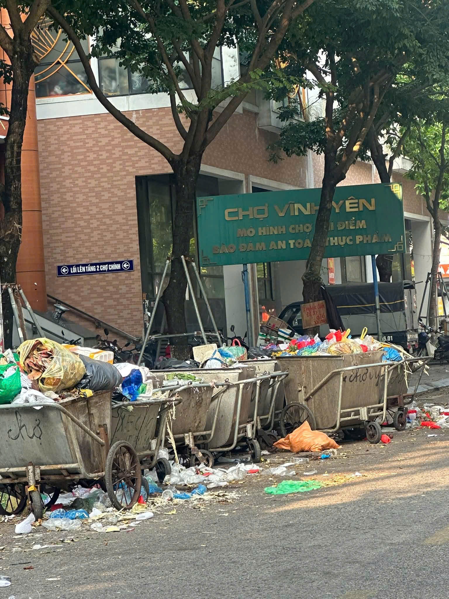 Phú Thọ: Rác ùn trên phố, bài toán xử lý vẫn chờ lời giải
