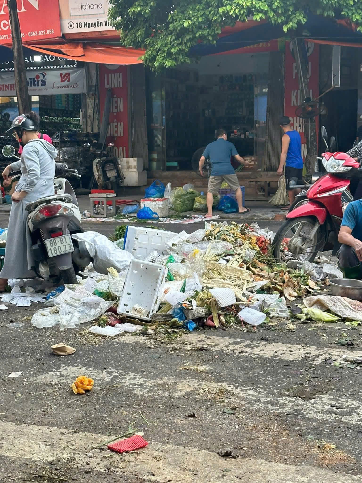 Phú Thọ: Rác ùn trên phố, bài toán xử lý vẫn chờ lời giải