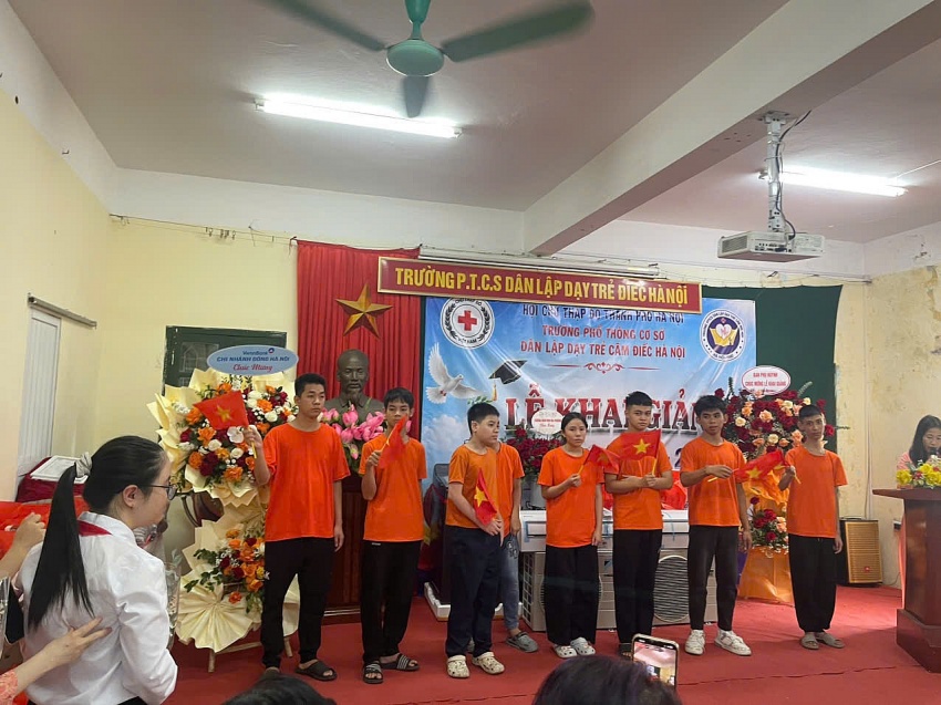 Ở một ngôi trường khai giảng muộn Ở một ngôi trường khai giảng muộn