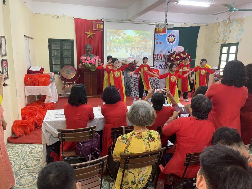 Ở một ngôi trường khai giảng muộn Ở một ngôi trường khai giảng muộn