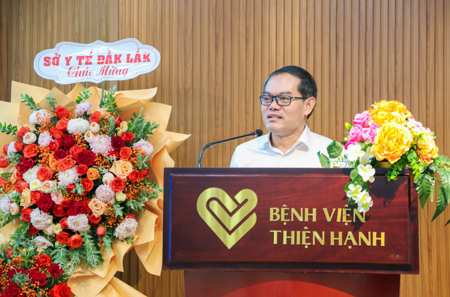 TS.BS Nguyễn Hữu Vũ Quang - Phó Giám đốc Sở Y tế Đắk Lắk chia sẻ những ý kiến chuyên môn tại hội thảo. TS.BS Nguyễn Hữu Vũ Quang - Phó Giám đốc Sở Y tế Đắk Lắk chia sẻ những ý kiến chuyên môn tại hội thảo.