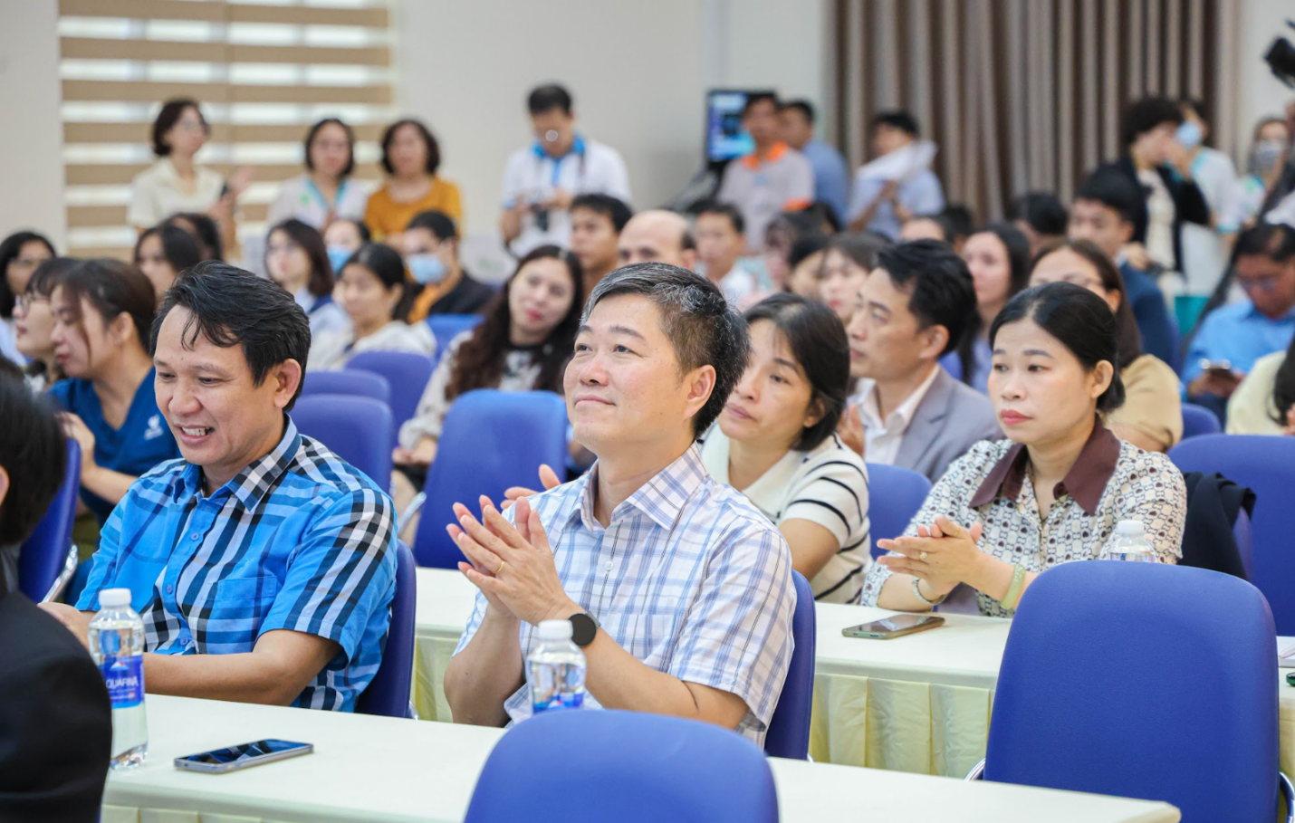Hơn 200 đại biểu, chuyên gia và cán bộ y tế cùng kết nối, chia sẻ kinh nghiệm về quản lý thiết bị y tế. Hơn 200 đại biểu, chuyên gia và cán bộ y tế cùng kết nối, chia sẻ kinh nghiệm về quản lý thiết bị y tế.