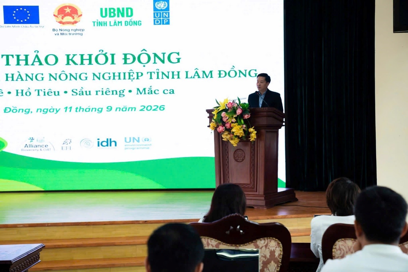 Ông Vũ Thái Trường, Trưởng ban Biến đổi khí hậu, Năng lượng và Môi trường, UNDP tại Việt Nam, phát biểu tại Hội thảo. Ông Vũ Thái Trường, Trưởng ban Biến đổi khí hậu, Năng lượng và Môi trường, UNDP tại Việt Nam, phát biểu tại Hội thảo.