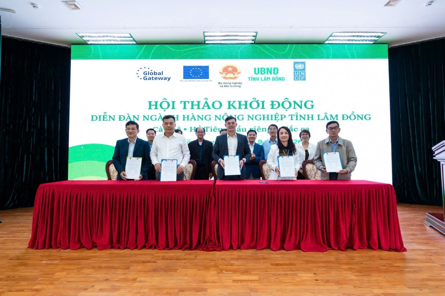 Dự án iLandscape hướng tới phát triển nông nghiệp bền vững, gắn nâng cao giá trị nông sản với bảo vệ môi trường và cải thiện sinh kế người dân. Dự án iLandscape hướng tới phát triển nông nghiệp bền vững, gắn nâng cao giá trị nông sản với bảo vệ môi trường và cải thiện sinh kế người dân.