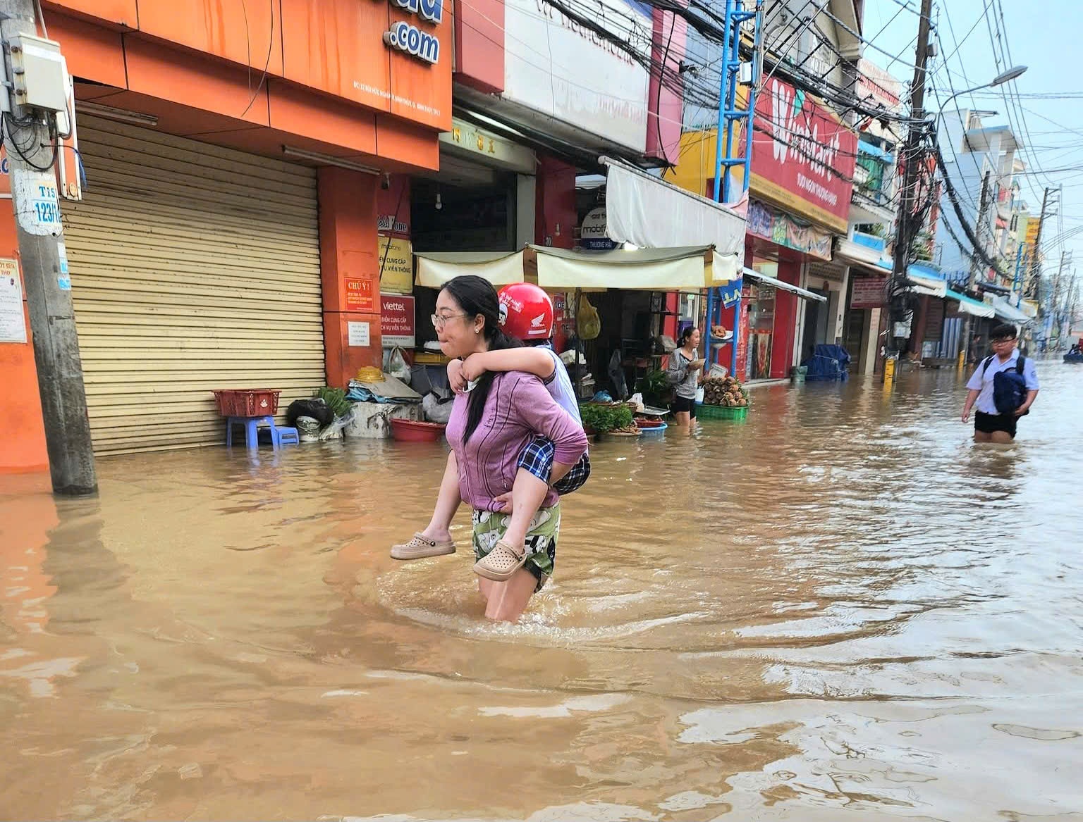 Triều cường gây ngập sâu nhiều nơi, ngành giáo dục Cần Thơ chỉ đạo bảo đảm an toàn cho học sinh Triều cường gây ngập sâu nhiều nơi, ngành giáo dục Cần Thơ chỉ đạo bảo đảm an toàn cho học sinh