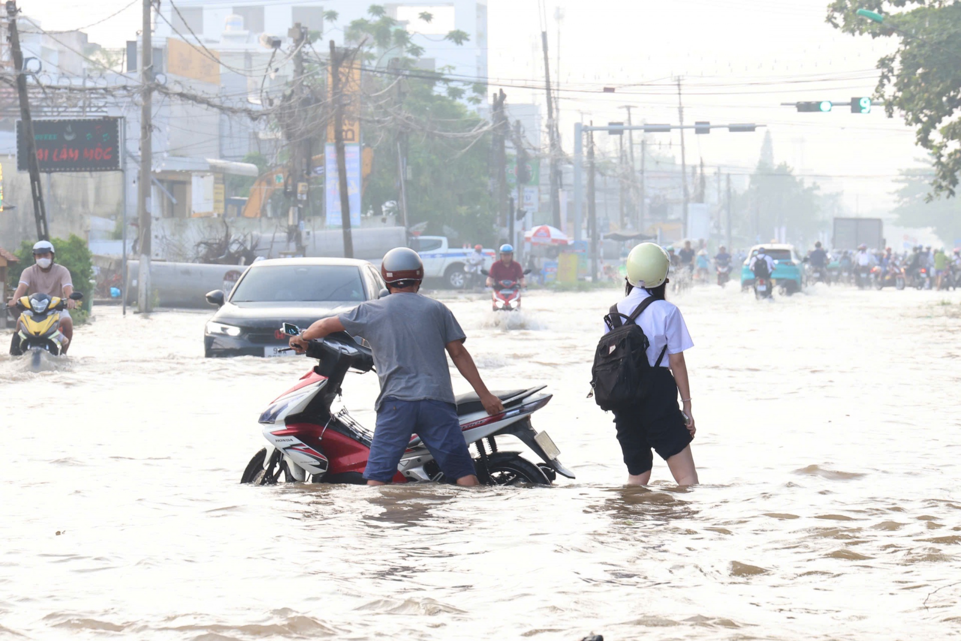 Triều cường gây ngập sâu nhiều nơi, ngành giáo dục Cần Thơ chỉ đạo bảo đảm an toàn cho học sinh Triều cường gây ngập sâu nhiều nơi, ngành giáo dục Cần Thơ chỉ đạo bảo đảm an toàn cho học sinh
