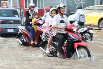 Triều cường gây ngập sâu nhiều nơi, ngành giáo dục Cần Thơ chỉ đạo bảo đảm an toàn cho học sinh