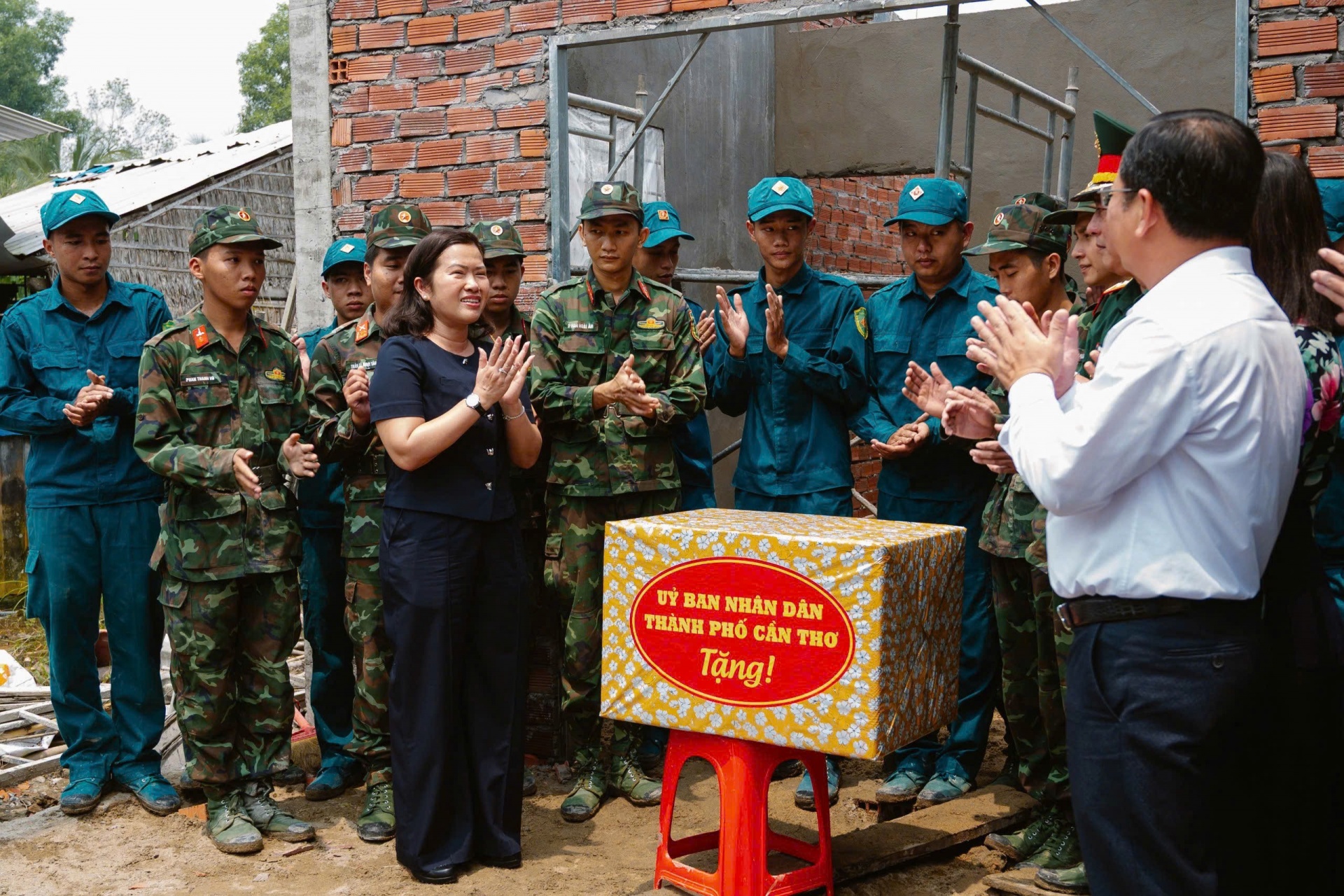 Quân khu 9 động viên các lực lượng tham gia chương trình xóa nhà tạm, dột nát Quân khu 9 động viên các lực lượng tham gia chương trình xóa nhà tạm, dột nát