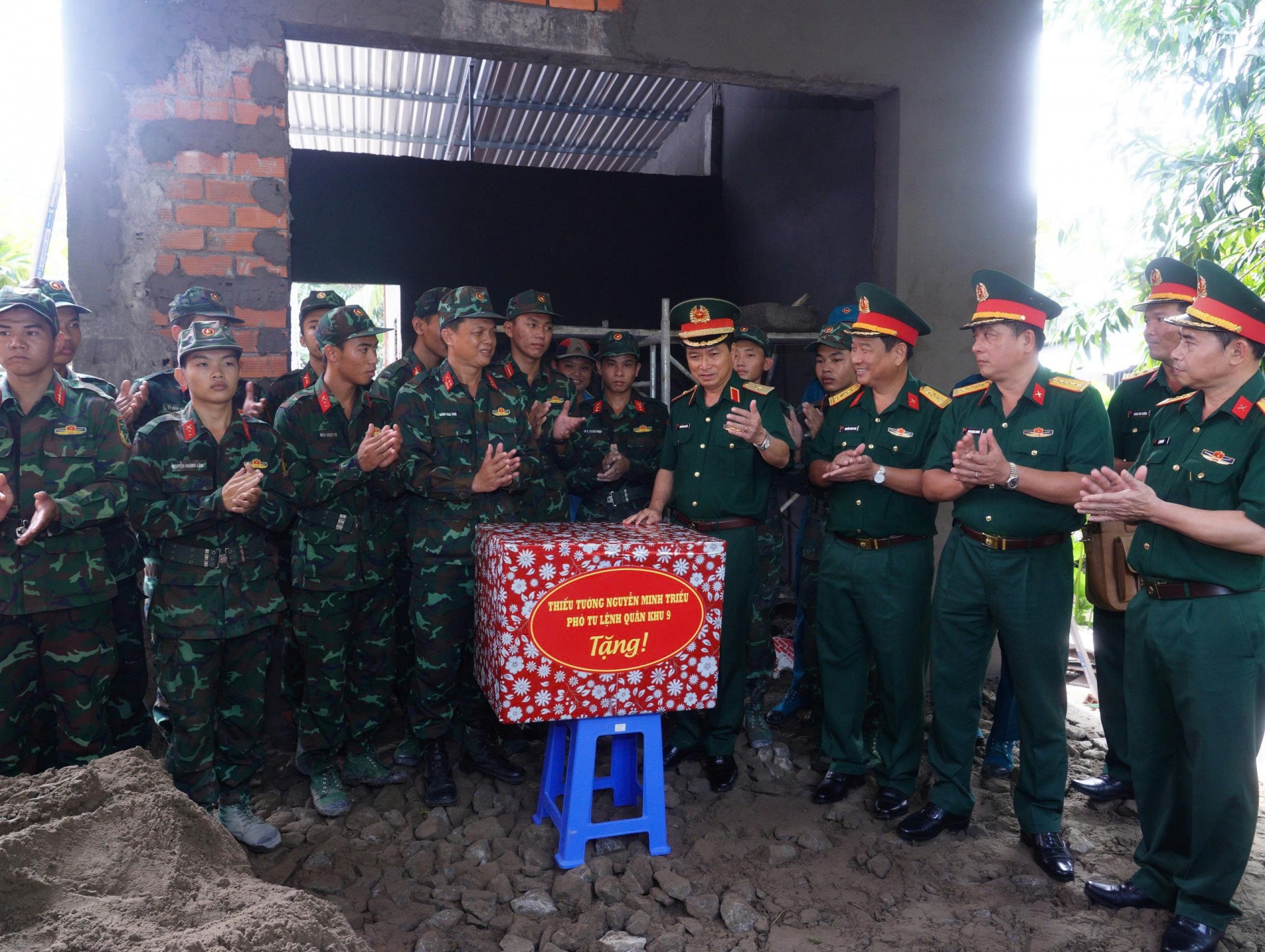 Quân khu 9 động viên các lực lượng tham gia chương trình xóa nhà tạm, dột nát Quân khu 9 động viên các lực lượng tham gia chương trình xóa nhà tạm, dột nát