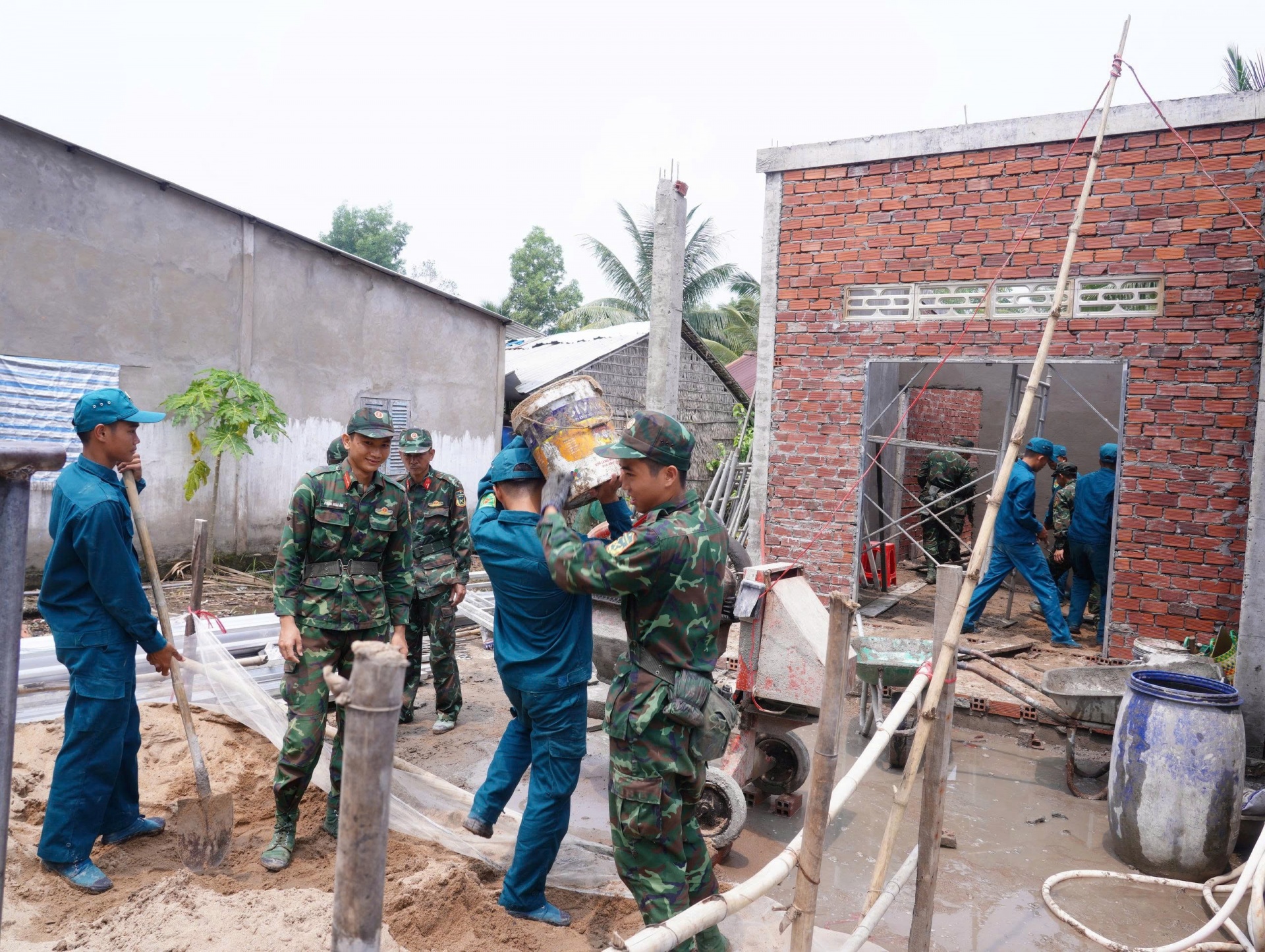Quân khu 9 động viên các lực lượng tham gia chương trình xóa nhà tạm, dột nát Quân khu 9 động viên các lực lượng tham gia chương trình xóa nhà tạm, dột nát