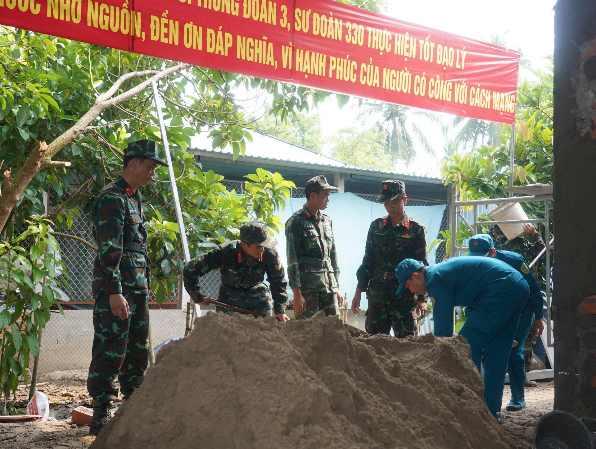 Quân khu 9 động viên các lực lượng tham gia chương trình xóa nhà tạm, dột nát Quân khu 9 động viên các lực lượng tham gia chương trình xóa nhà tạm, dột nát