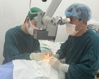 Nối thông lệ quản kết hợp khâu phục hồi mi cho cô gái bị ngã vào cạnh bàn
