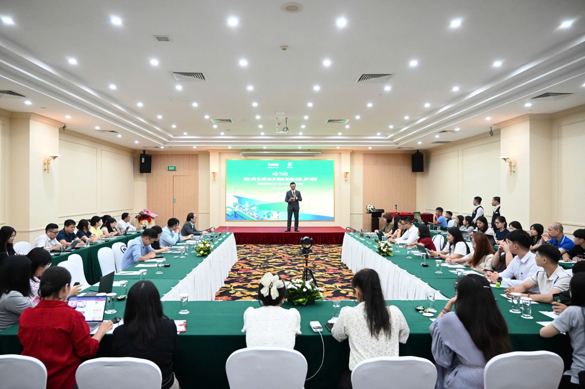 Toàn cảnh hội thảo. Toàn cảnh hội thảo.