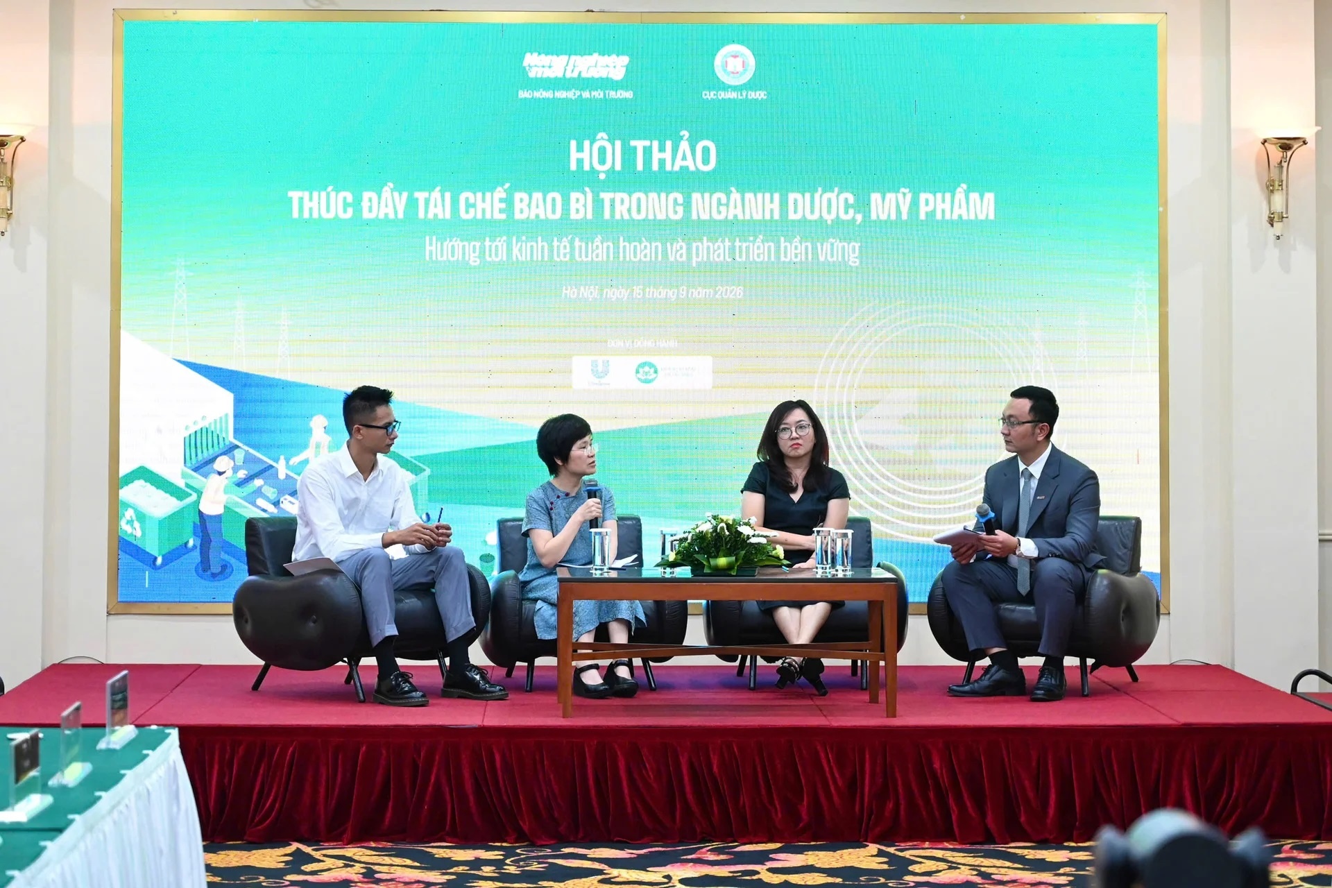 Các đại biểu tham dự Tọa đàm “Các giải pháp thúc đẩy hoạt động tái chế bao bì ngành dược, mỹ phẩm hiệu quả và bền vững”. Các đại biểu tham dự Tọa đàm “Các giải pháp thúc đẩy hoạt động tái chế bao bì ngành dược, mỹ phẩm hiệu quả và bền vững”.