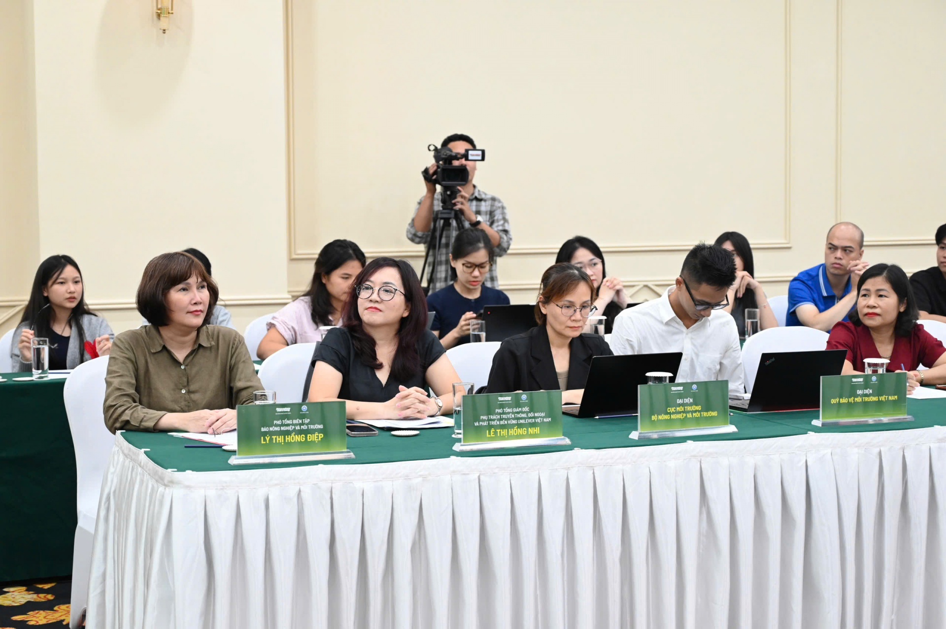 Các đại biểu tham dự Hội thảo Các đại biểu tham dự Hội thảo