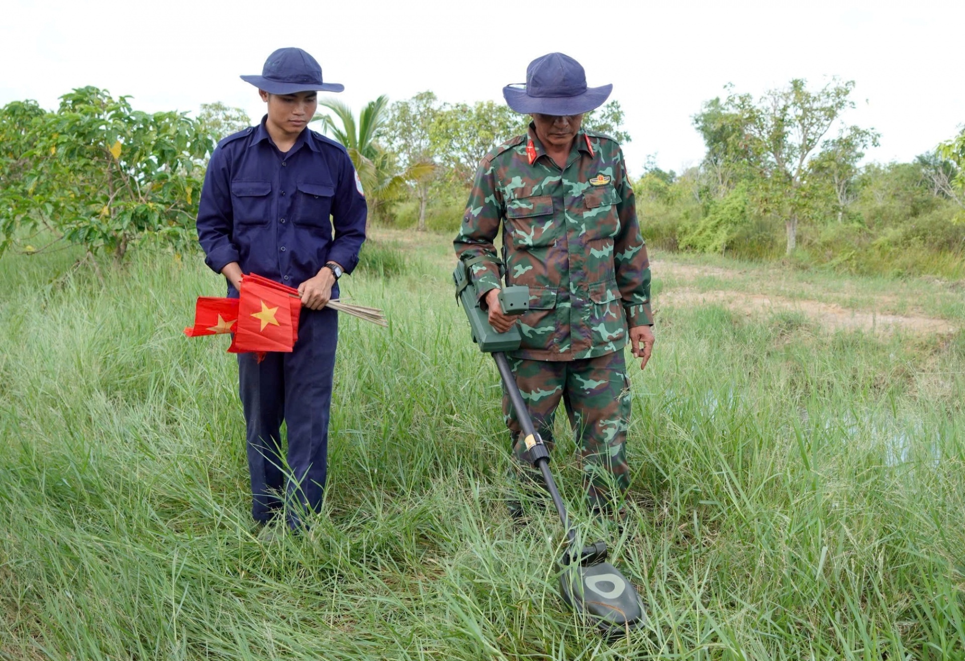 Các con liệt sĩ Tô Văn Thanh tìm về nơi bố hy sinh cách đây hơn 56 năm Các con liệt sĩ Tô Văn Thanh tìm về nơi bố hy sinh cách đây hơn 56 năm