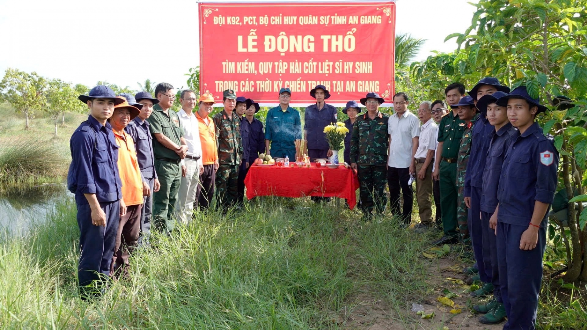 Các con liệt sĩ Tô Văn Thanh tìm về nơi bố hy sinh cách đây hơn 56 năm Các con liệt sĩ Tô Văn Thanh tìm về nơi bố hy sinh cách đây hơn 56 năm