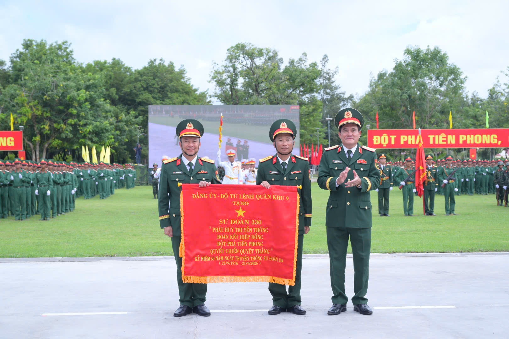 Sư đoàn 330, Quân khu 9 đón nhận Huân chương Bảo vệ Tổ quốc hạng Nhất