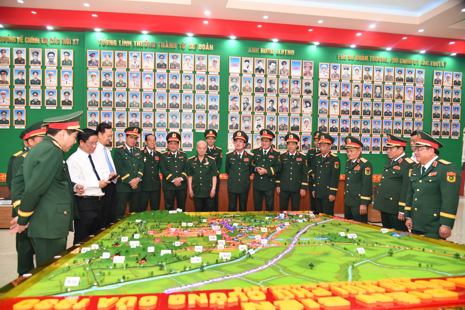 Sư đoàn 330, Quân khu 9 đón nhận Huân chương Bảo vệ Tổ quốc hạng Nhất