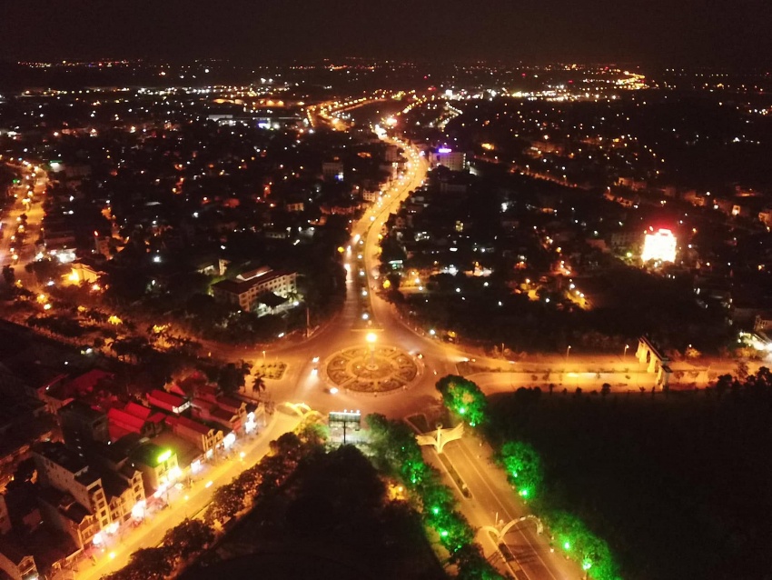 Những con đường “chờ ánh sáng” _Kỳ 2: Vì sao đèn đường tắt?