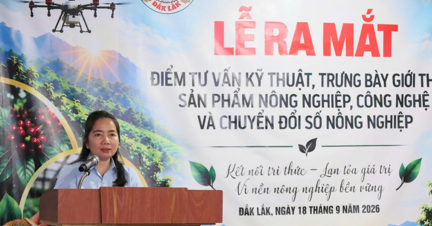    Bà Đặng Thị Thủy, Phó Giám đốc Sở Nông nghiệp và Môi trường, phát biểu chỉ đạo tại chương trình.