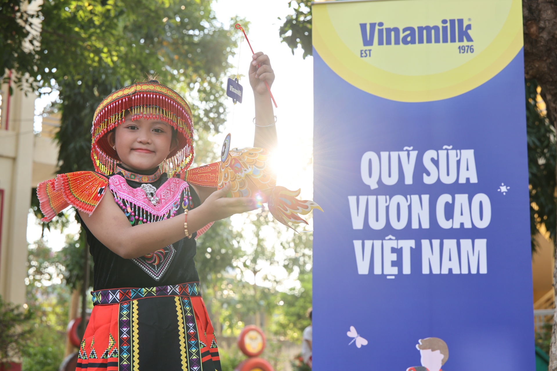 Khoảnh khắc em nhỏ cầm lồng đèn tham gia ngày hội Trung thu tại Ea Rốk (Ảnh: Nguyễn Hoàng). Khoảnh khắc em nhỏ cầm lồng đèn tham gia ngày hội Trung thu tại Ea Rốk (Ảnh: Nguyễn Hoàng).