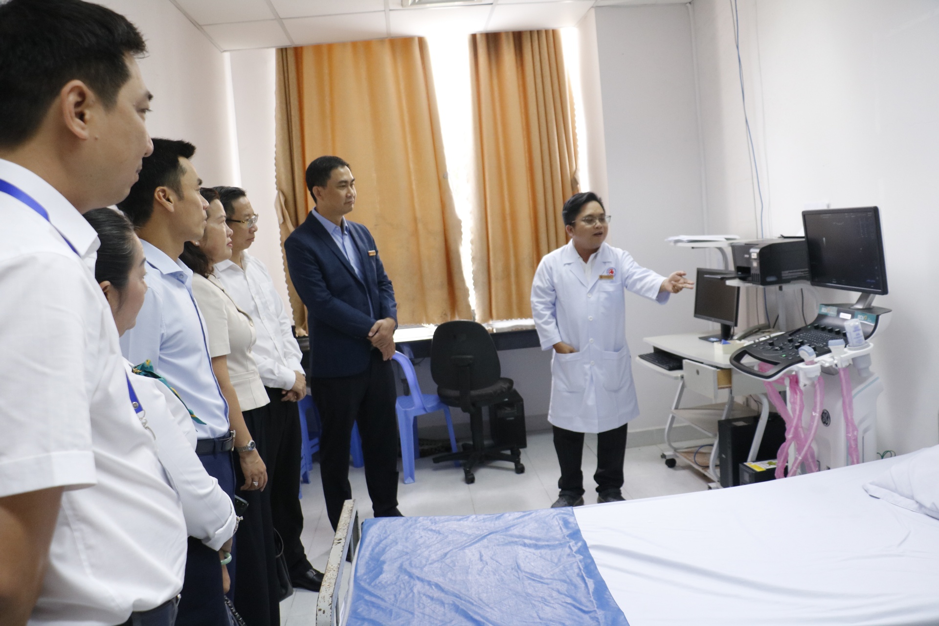 Bệnh viện Đa khoa TP. Cần Thơ tiếp nhận 2 máy siêu âm thế hệ mới do ngân hàng tài trợ Bệnh viện Đa khoa TP. Cần Thơ tiếp nhận 2 máy siêu âm thế hệ mới do ngân hàng tài trợ