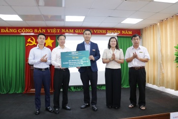 Bệnh viện Đa khoa TP. Cần Thơ tiếp nhận 2 máy siêu âm thế hệ mới do ngân hàng tài trợ