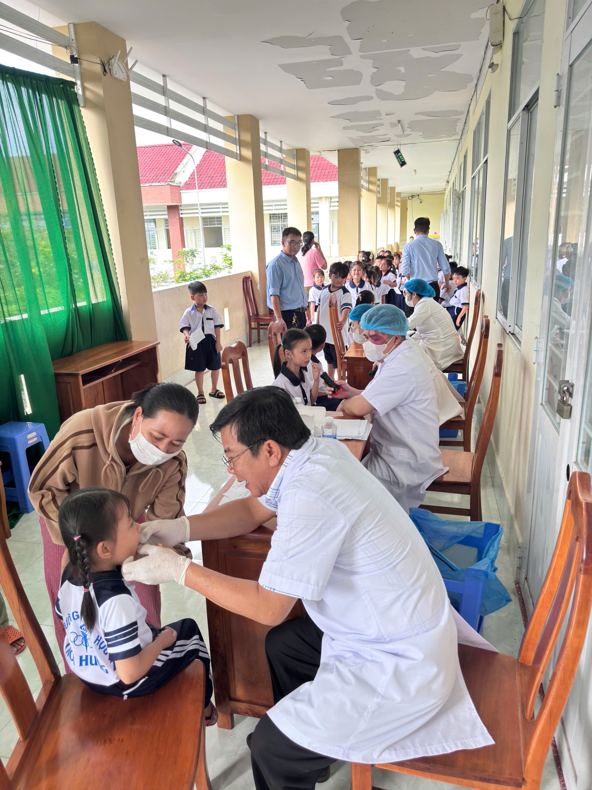 Món quà trung thu ý nghĩa của Bệnh viện Mắt - Răng Hàm Mặt TP. Cần Thơ gửi tặng 400 học sinh tiểu học Món quà trung thu ý nghĩa của Bệnh viện Mắt - Răng Hàm Mặt TP. Cần Thơ gửi tặng 400 học sinh tiểu học