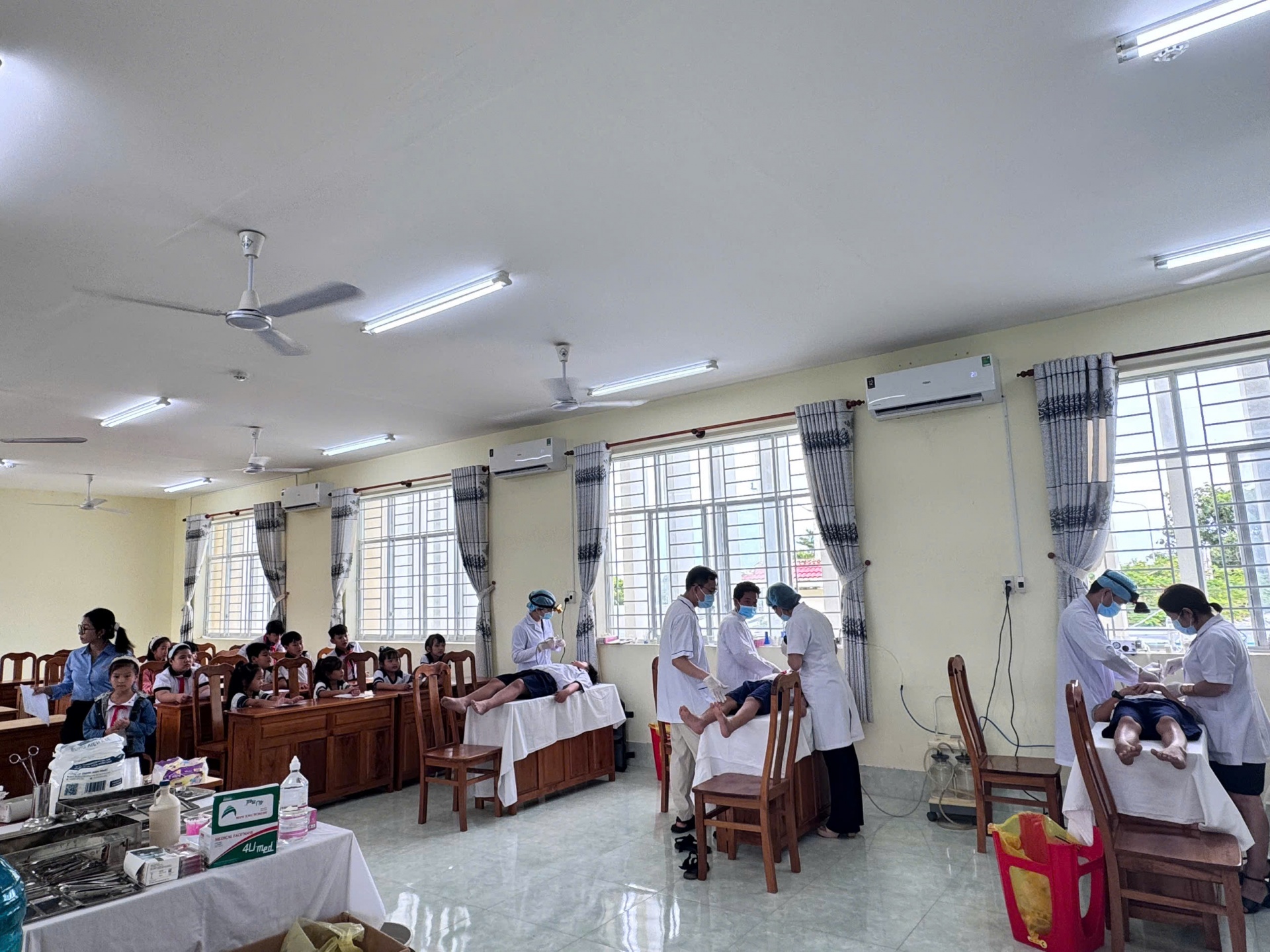 Món quà trung thu ý nghĩa của Bệnh viện Mắt - Răng Hàm Mặt TP. Cần Thơ gửi tặng 400 học sinh tiểu học Món quà trung thu ý nghĩa của Bệnh viện Mắt - Răng Hàm Mặt TP. Cần Thơ gửi tặng 400 học sinh tiểu học