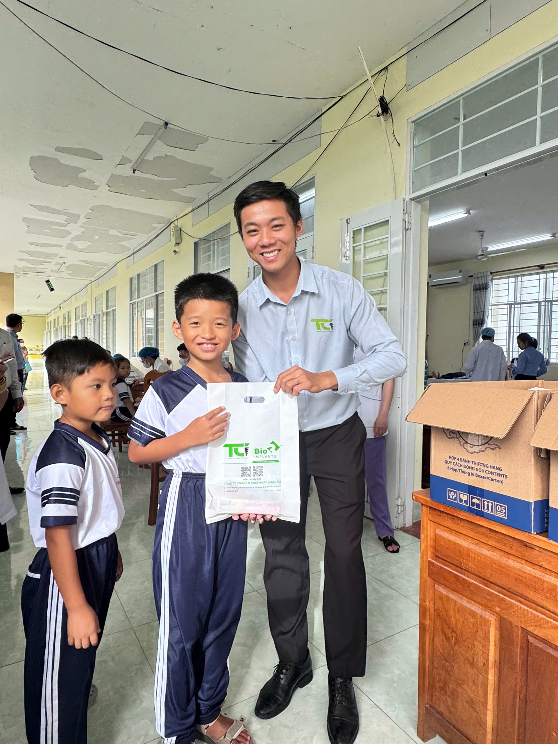 Món quà trung thu ý nghĩa của Bệnh viện Mắt - Răng Hàm Mặt TP. Cần Thơ gửi tặng 400 học sinh tiểu học Món quà trung thu ý nghĩa của Bệnh viện Mắt - Răng Hàm Mặt TP. Cần Thơ gửi tặng 400 học sinh tiểu học