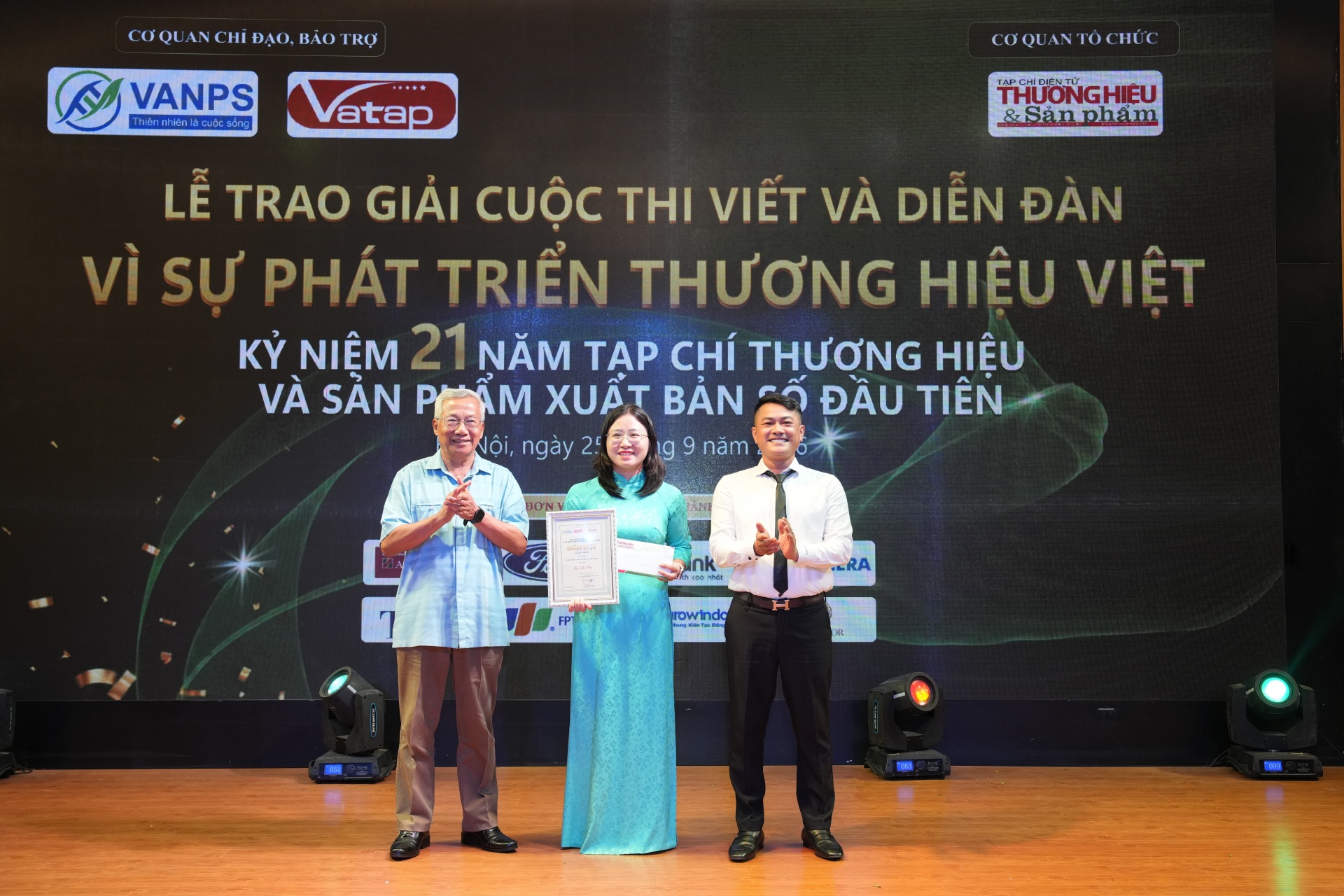 Vinh danh 10 tác phẩm báo chí xuất sắc tại Lễ trao giải cuộc thi viết “Vì sự phát triển thương hiệu Việt”