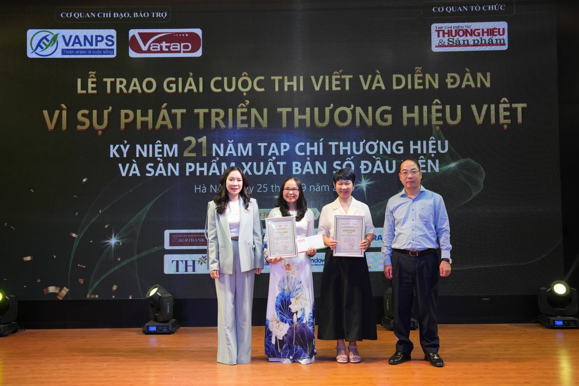 Vinh danh 10 tác phẩm báo chí xuất sắc tại Lễ trao giải cuộc thi viết “Vì sự phát triển thương hiệu Việt”