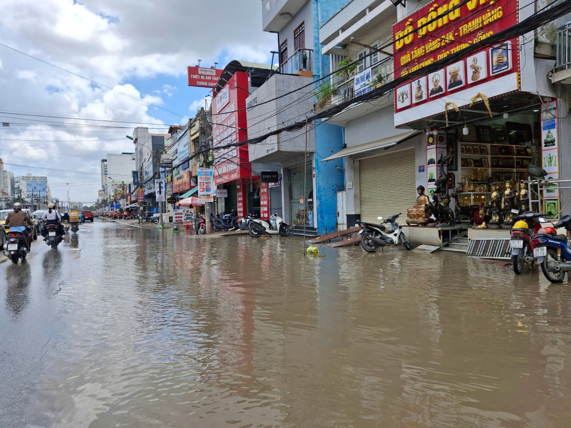 Cần Thơ: Ngập nhiều vị trí trên Quốc lộ 91, tăng cường cảnh báo khu vực thi công Cần Thơ: Ngập nhiều vị trí trên Quốc lộ 91, tăng cường cảnh báo khu vực thi công