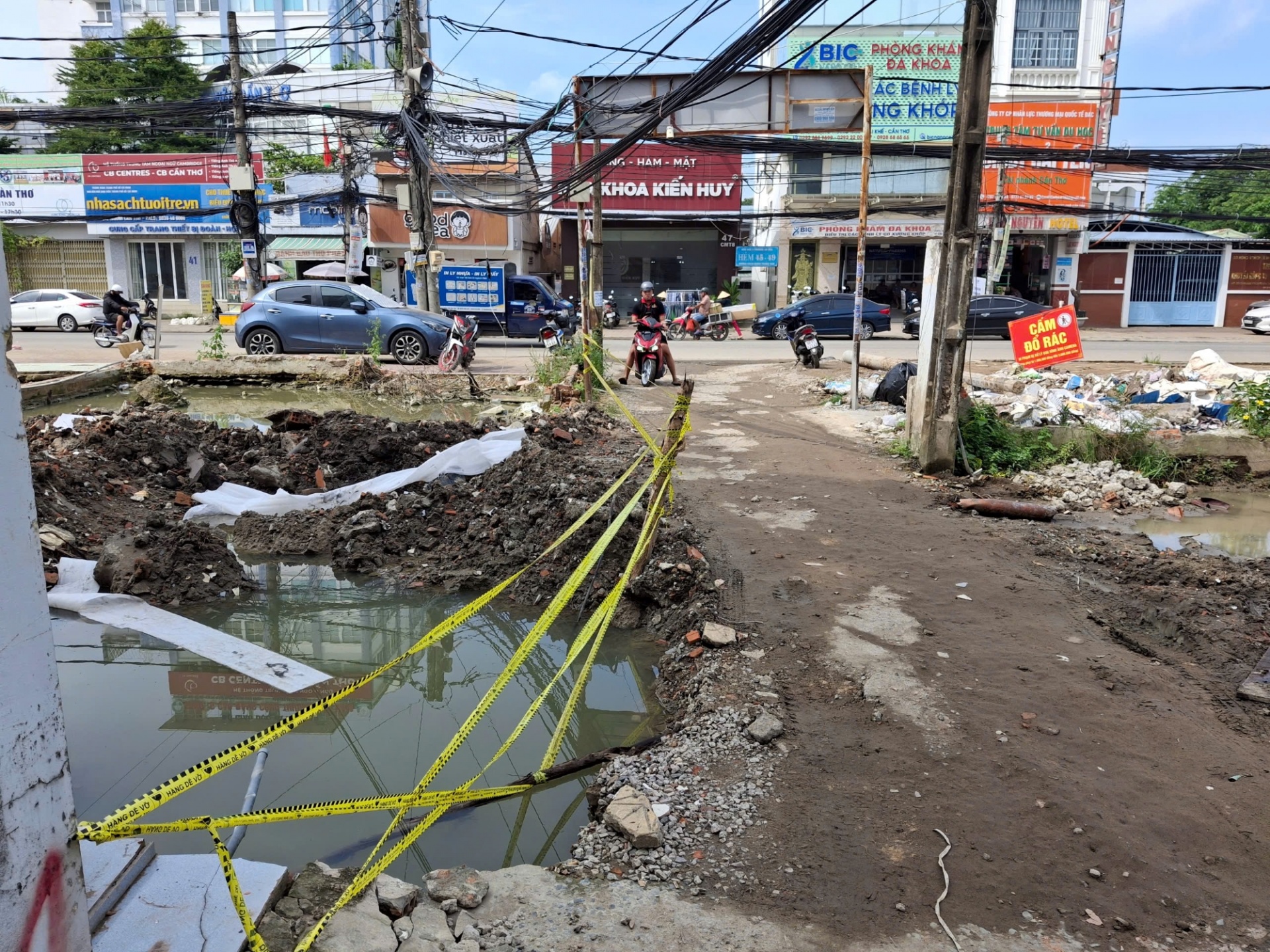 Cần Thơ: Ngập nhiều vị trí trên Quốc lộ 91, tăng cường cảnh báo khu vực thi công Cần Thơ: Ngập nhiều vị trí trên Quốc lộ 91, tăng cường cảnh báo khu vực thi công