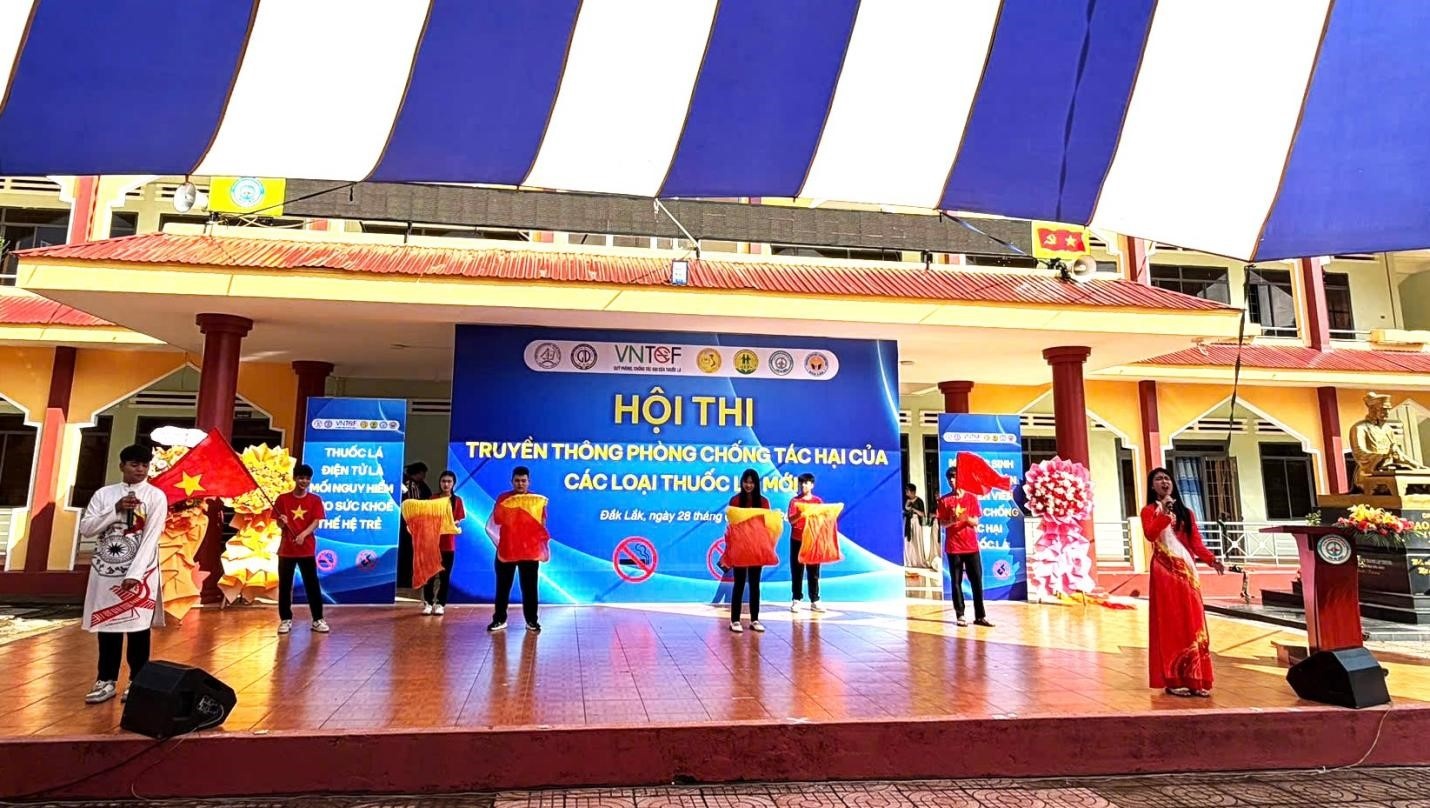  Các tiết mục văn nghệ chào mừng góp phần tạo không khí phấn khởi, sôi nổi cho chương trình.