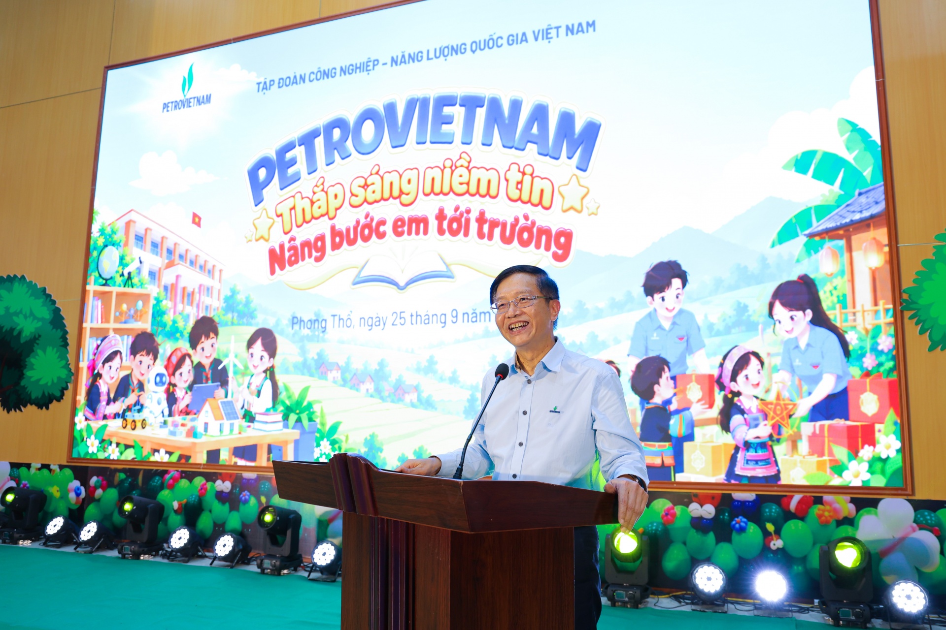 Trung thu đầu tiên dưới mái trường Petrovietnam:  Thắp sáng niềm tin nơi biên cương