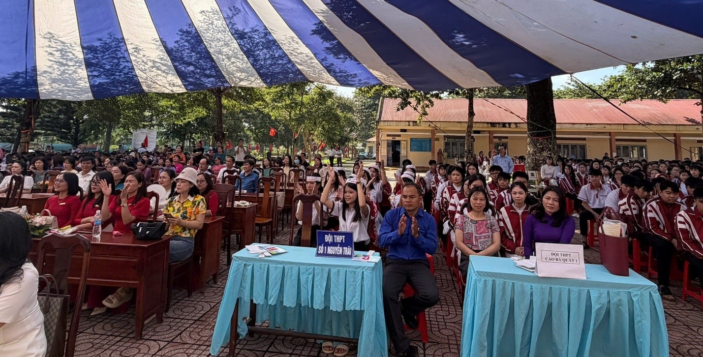  Không khí hào hứng, tích cực của đại biểu và học sinh tại hội thi phòng, chống tác hại của thuốc lá.